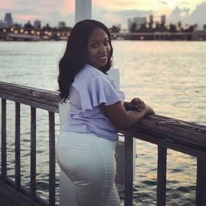 Meet your Posher, Tenikia